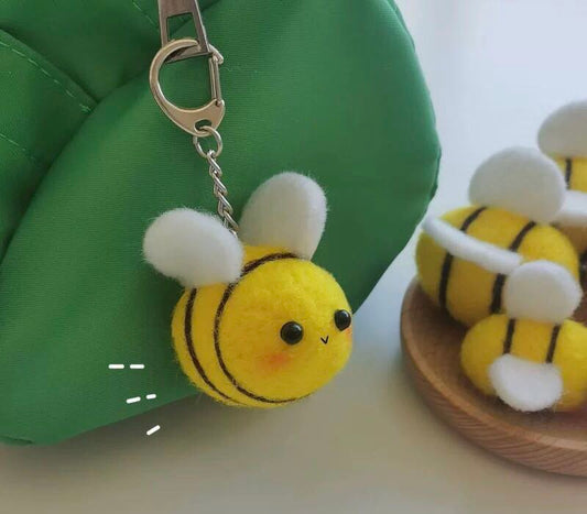 纯手工小蜜蜂羊毛毡 挂件 胸针 饰品成品 小猫玩具